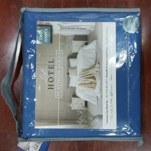 Luxury 3 pc set Twin Blue sheets new
